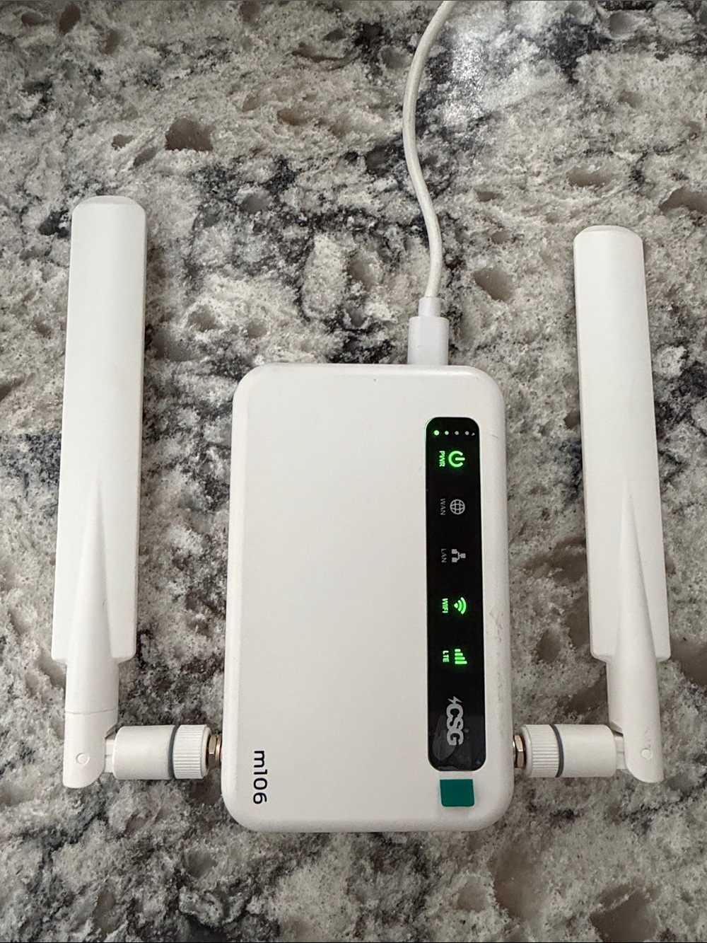 CSG m106 LTE Wireless Router 4G WiFi 5000mAh Dual Antenna w/ Power Adapter